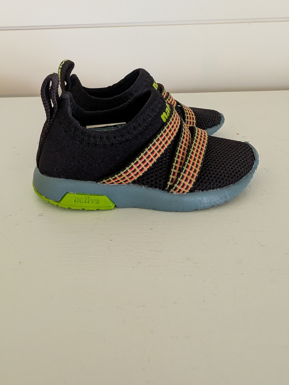 Native Kids Phoenix Black Mesh Neoprene Slip On Sneaker Toddler Sz 4